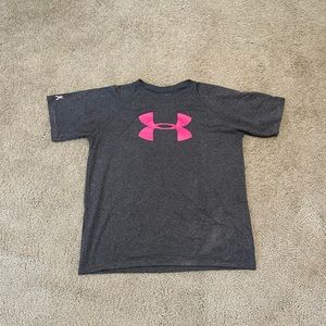 *GENTLY USED* Youth Under Armour Heat Gear Top Gray With Pink Logo Size YXL